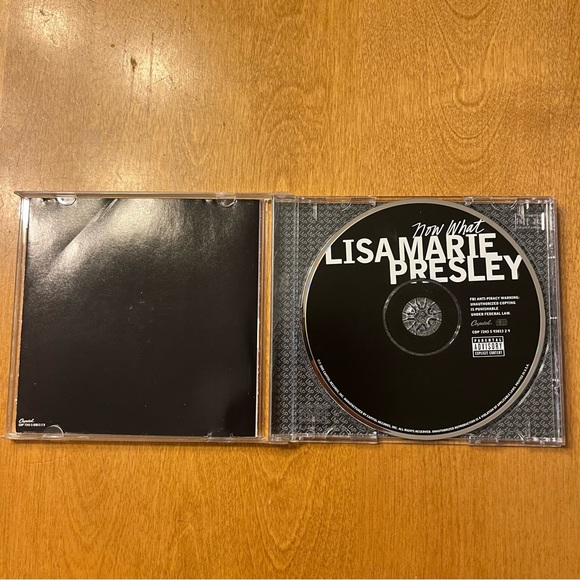Lisa Marie Presley Autographed Now What CD V - Picture 4 of 7